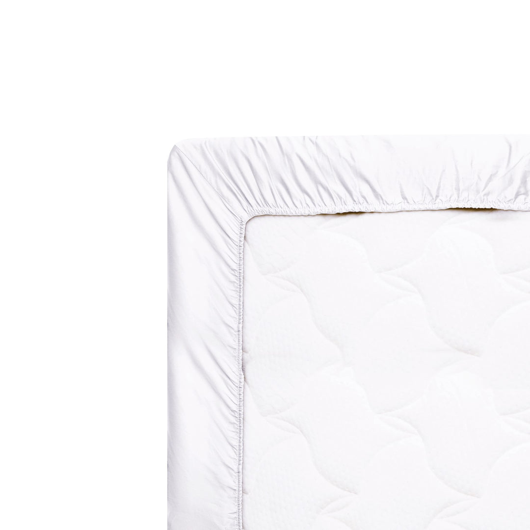 white fitted sheet cover with matress